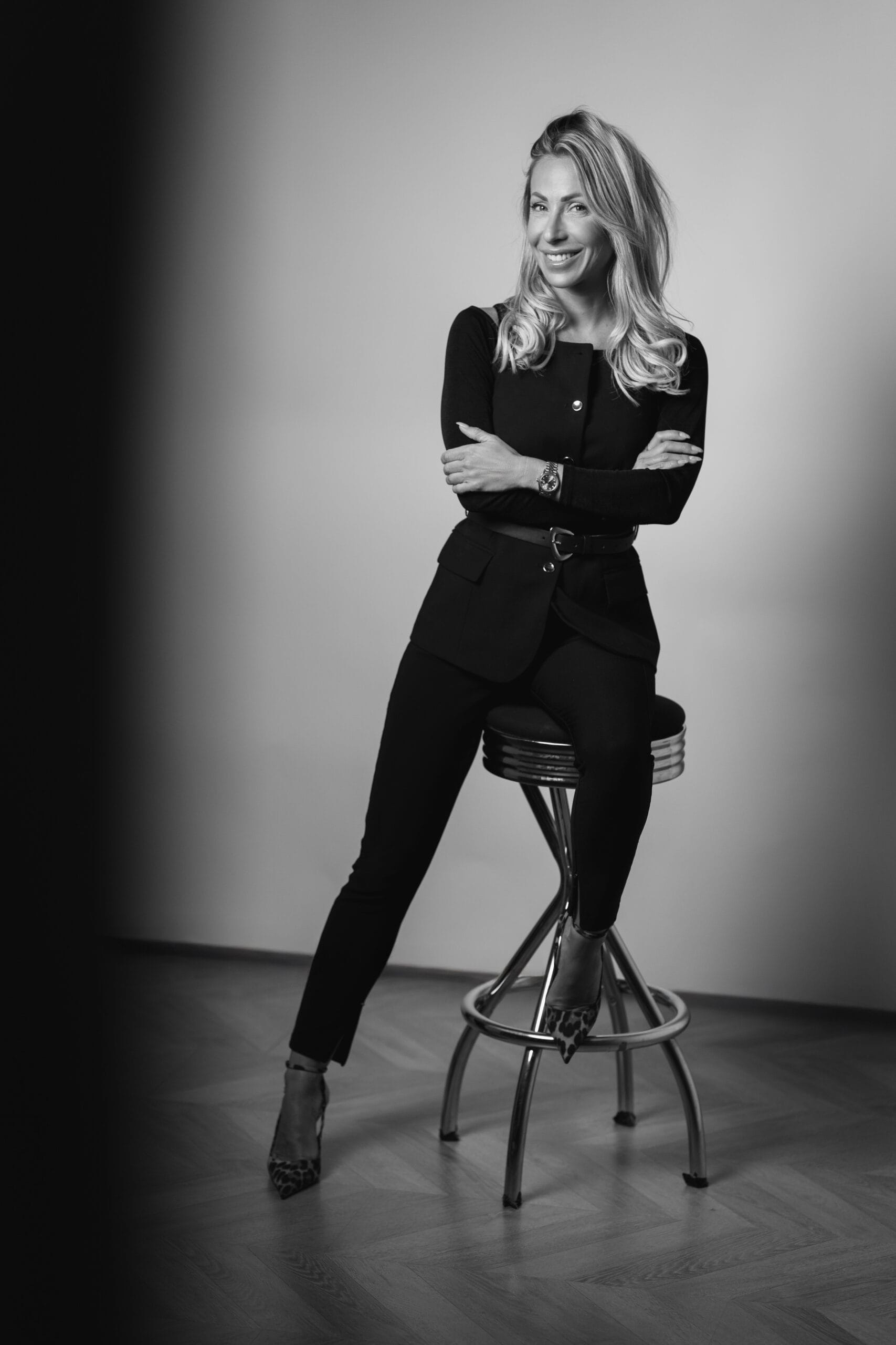 Aurélie Vadella sur un tabouret